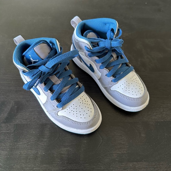 Nike Jordan Mid 1 - Picture 4 of 8